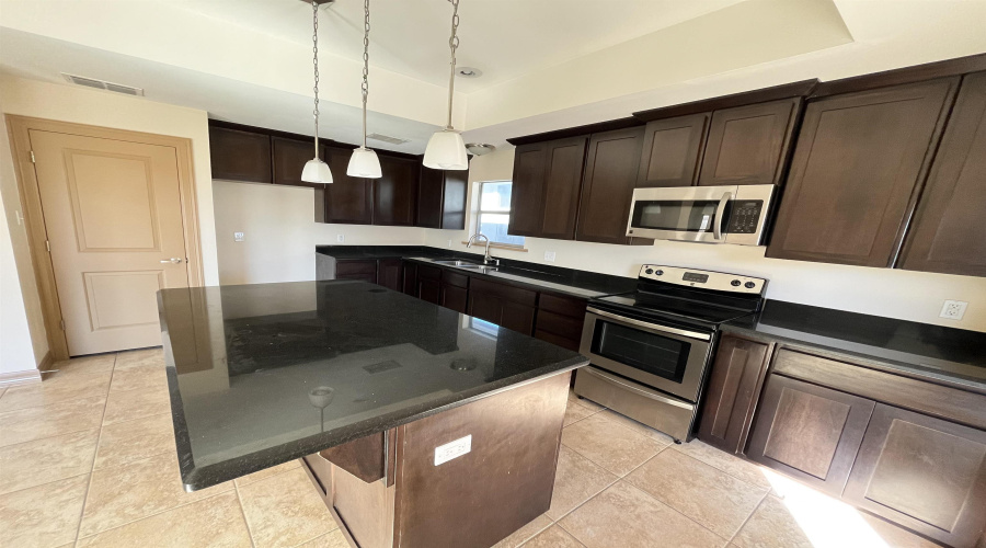 3909 Ivana Ct., Laredo, Texas 78045-4508, 3 Bedrooms Bedrooms, 7 Rooms Rooms,3 BathroomsBathrooms,Residential,For Rent,3909 Ivana Ct.,20260306