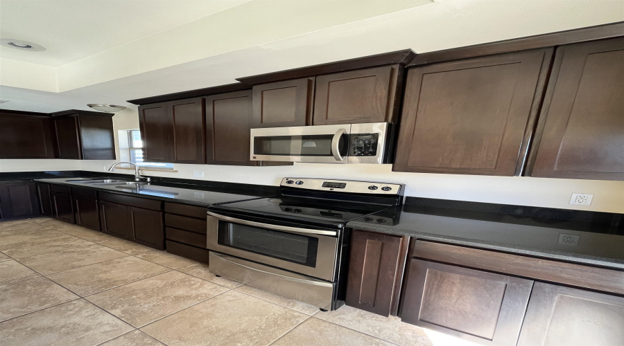 3909 Ivana Ct., Laredo, Texas 78045-4508, 3 Bedrooms Bedrooms, 7 Rooms Rooms,3 BathroomsBathrooms,Residential,For Rent,3909 Ivana Ct.,20260306