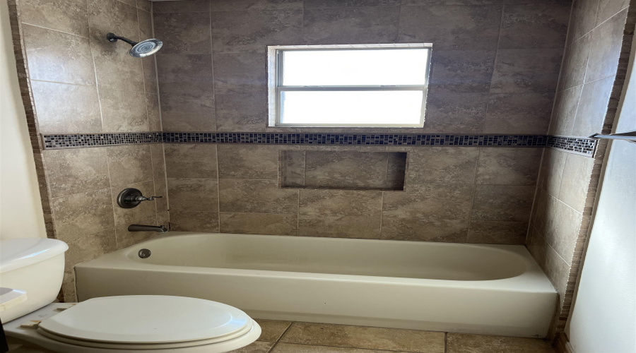 3909 Ivana Ct., Laredo, Texas 78045-4508, 3 Bedrooms Bedrooms, 7 Rooms Rooms,3 BathroomsBathrooms,Residential,For Rent,3909 Ivana Ct.,20260306