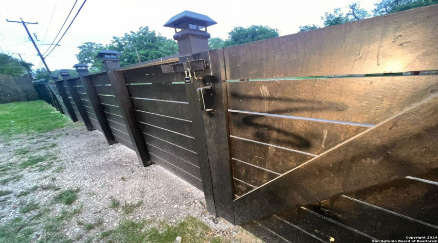 444 Taft Ct, San Antonio, Texas 78225, 2 Bedrooms Bedrooms, 8 Rooms Rooms,2 BathroomsBathrooms,Residential,For Sale,444 Taft Ct,20260309