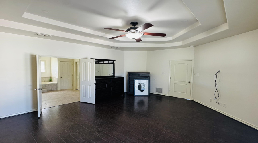 102 Cardinal Ln, Laredo, Texas 78045, 3 Bedrooms Bedrooms, 8 Rooms Rooms,2 BathroomsBathrooms,Residential,For Sale,102 Cardinal Ln,20260311