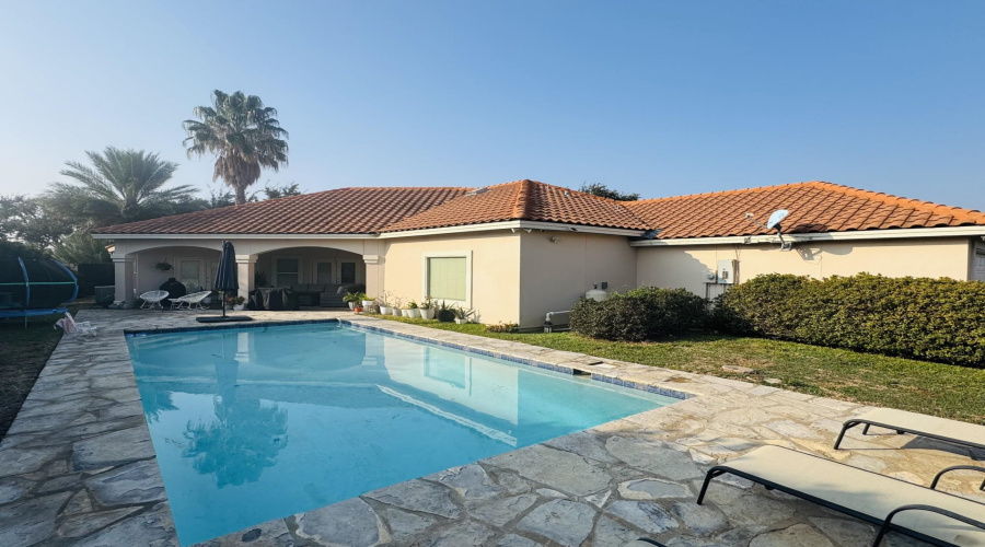 102 Cardinal Ln, Laredo, Texas 78045, 3 Bedrooms Bedrooms, 8 Rooms Rooms,2 BathroomsBathrooms,Residential,For Sale,102 Cardinal Ln,20260311