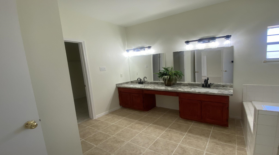 1820 Arctic Ct, LAREDO, Texas 78045, 4 Bedrooms Bedrooms, 6 Rooms Rooms,2 BathroomsBathrooms,Residential,For Sale,1820 Arctic Ct,20260318