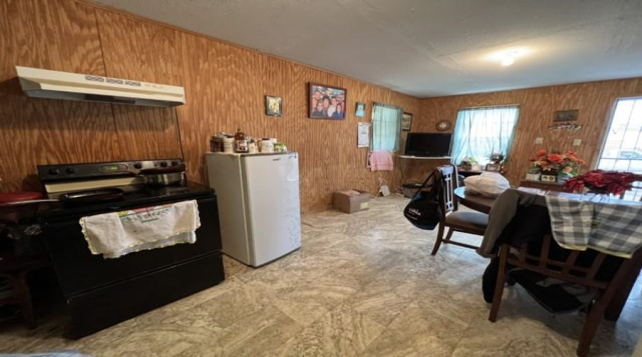 707 Delmar St., Zapata, Texas 78076, 4 Bedrooms Bedrooms, 6 Rooms Rooms,2 BathroomsBathrooms,Residential,For Sale,707 Delmar St.,20260319