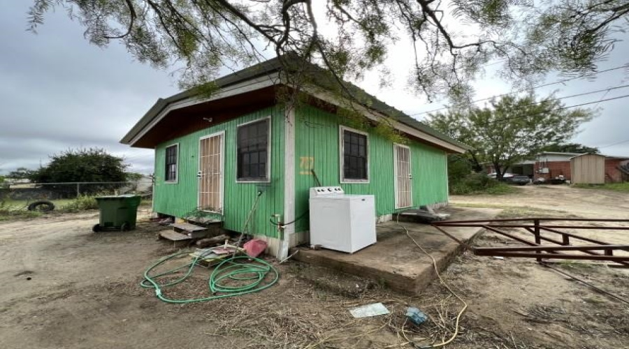 707 Delmar St., Zapata, Texas 78076, 4 Bedrooms Bedrooms, 6 Rooms Rooms,2 BathroomsBathrooms,Residential,For Sale,707 Delmar St.,20260319