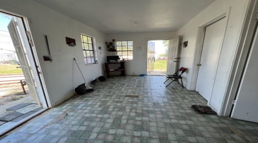 707 Delmar St., Zapata, Texas 78076, 4 Bedrooms Bedrooms, 6 Rooms Rooms,2 BathroomsBathrooms,Residential,For Sale,707 Delmar St.,20260319