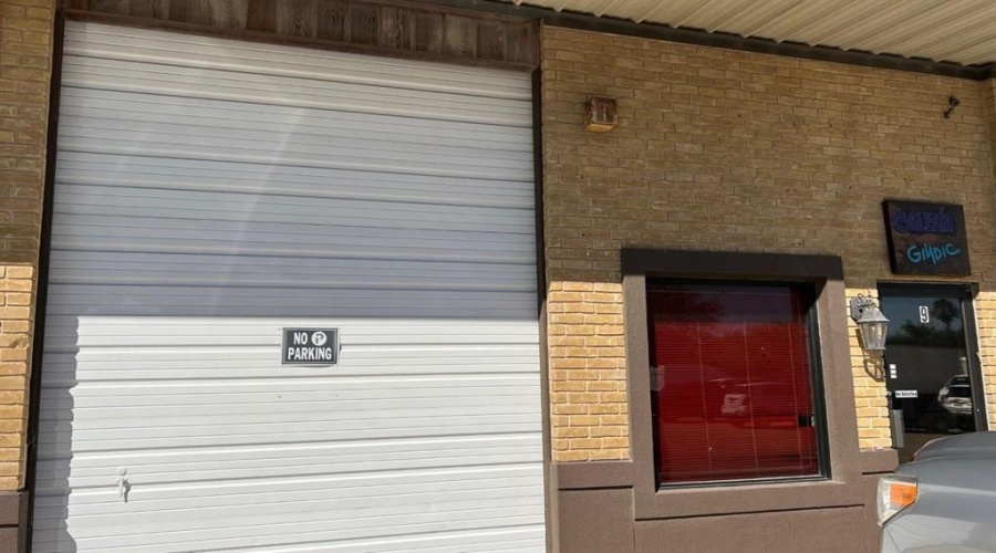 1510 Calle Del Norte, LAREDO, Texas 78041, 21 Rooms Rooms,1 BathroomBathrooms,Commercial retail/office,For Rent,1510 Calle Del Norte,20260321