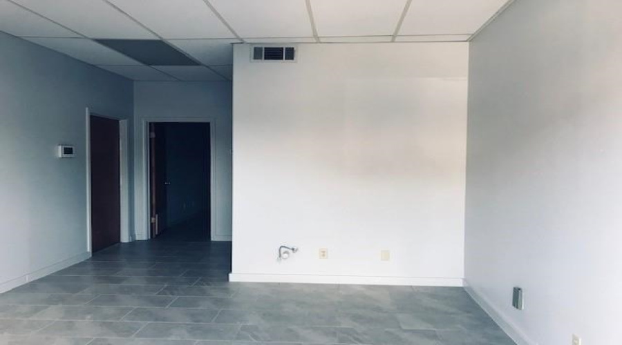 1510 Calle Del Norte, LAREDO, Texas 78041, 21 Rooms Rooms,1 BathroomBathrooms,Commercial retail/office,For Rent,1510 Calle Del Norte,20260321