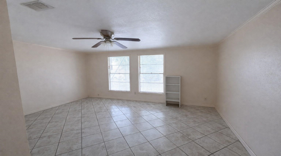 708 Elm St, Zapata, Texas 78076, 3 Bedrooms Bedrooms, 7 Rooms Rooms,2 BathroomsBathrooms,Residential,For Sale,708 Elm St,20260320