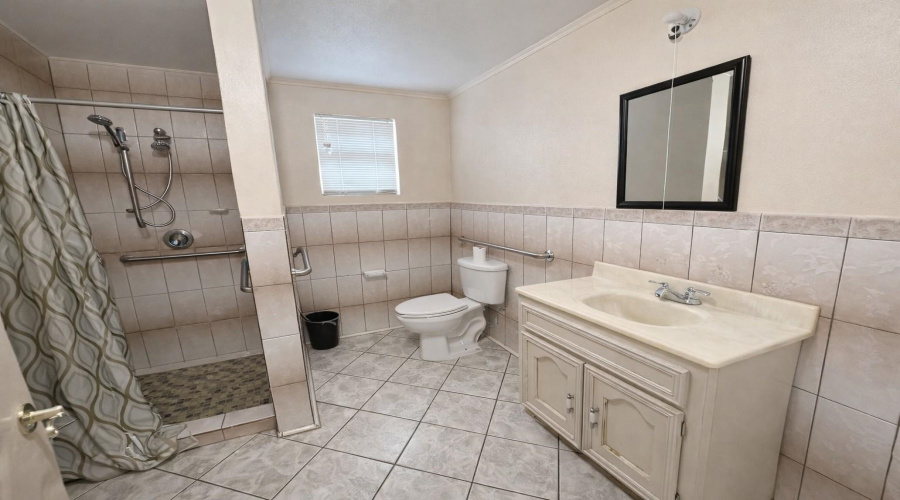 708 Elm St, Zapata, Texas 78076, 3 Bedrooms Bedrooms, 7 Rooms Rooms,2 BathroomsBathrooms,Residential,For Sale,708 Elm St,20260320