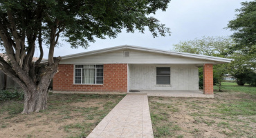 708 Elm St, Zapata, Texas 78076, 3 Bedrooms Bedrooms, 7 Rooms Rooms,2 BathroomsBathrooms,Residential,For Sale,708 Elm St,20260320