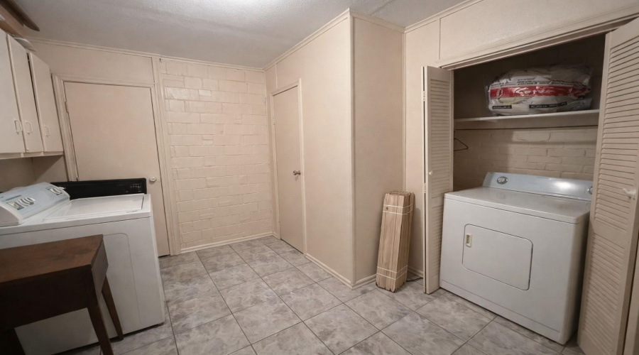 708 Elm St, Zapata, Texas 78076, 3 Bedrooms Bedrooms, 7 Rooms Rooms,2 BathroomsBathrooms,Residential,For Sale,708 Elm St,20260320