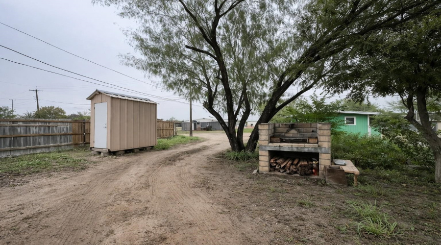 708 Elm St, Zapata, Texas 78076, 3 Bedrooms Bedrooms, 7 Rooms Rooms,2 BathroomsBathrooms,Residential,For Sale,708 Elm St,20260320