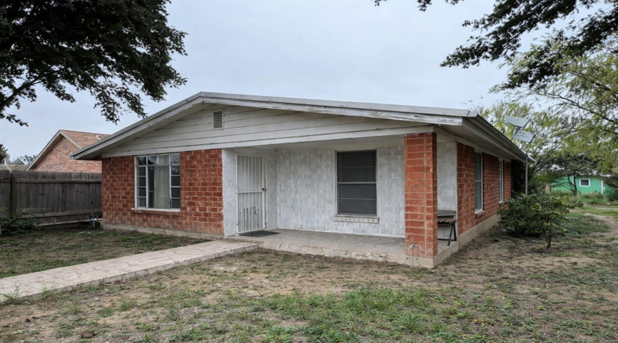 708 Elm St, Zapata, Texas 78076, 3 Bedrooms Bedrooms, 7 Rooms Rooms,2 BathroomsBathrooms,Residential,For Sale,708 Elm St,20260320
