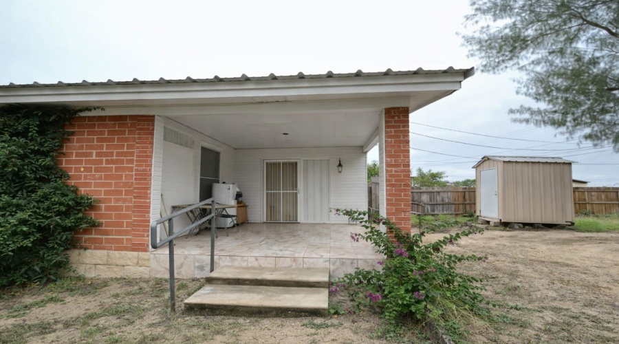 708 Elm St, Zapata, Texas 78076, 3 Bedrooms Bedrooms, 7 Rooms Rooms,2 BathroomsBathrooms,Residential,For Sale,708 Elm St,20260320