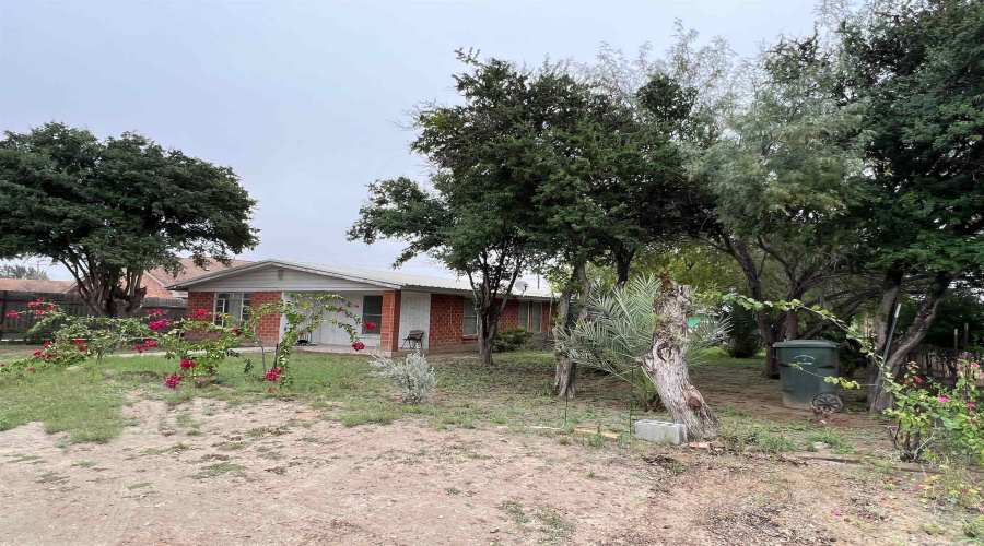 708 Elm St, Zapata, Texas 78076, 3 Bedrooms Bedrooms, 7 Rooms Rooms,2 BathroomsBathrooms,Residential,For Sale,708 Elm St,20260320