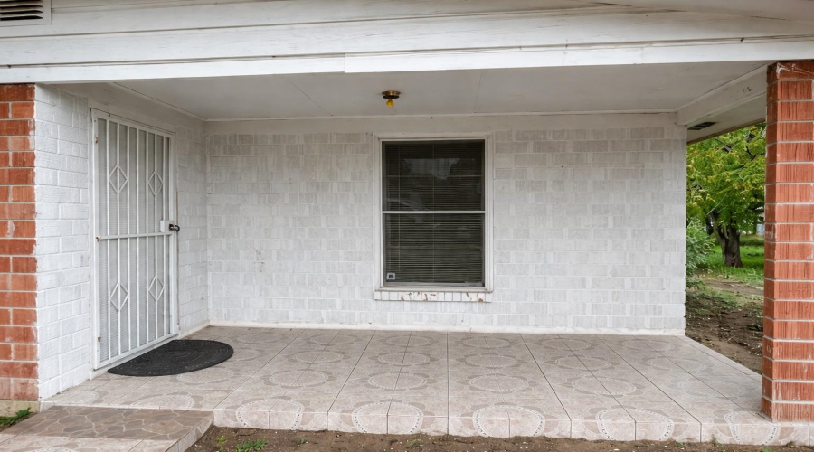 708 Elm St, Zapata, Texas 78076, 3 Bedrooms Bedrooms, 7 Rooms Rooms,2 BathroomsBathrooms,Residential,For Sale,708 Elm St,20260320