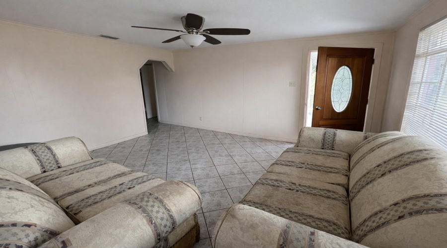 708 Elm St, Zapata, Texas 78076, 3 Bedrooms Bedrooms, 7 Rooms Rooms,2 BathroomsBathrooms,Residential,For Sale,708 Elm St,20260320