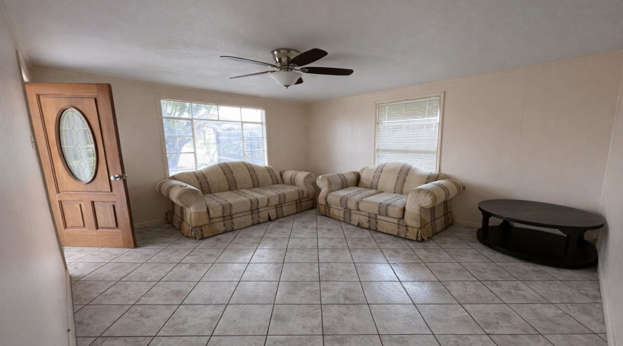 708 Elm St, Zapata, Texas 78076, 3 Bedrooms Bedrooms, 7 Rooms Rooms,2 BathroomsBathrooms,Residential,For Sale,708 Elm St,20260320