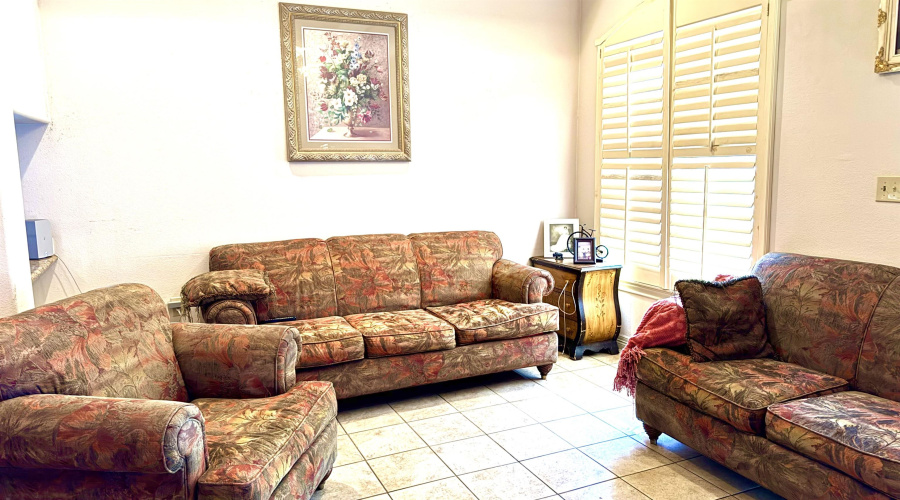 1902 Delmar St., ZAPATA, Texas 78073, 4 Bedrooms Bedrooms, 8 Rooms Rooms,2 BathroomsBathrooms,Residential,For Sale,1902 Delmar St.,20260323