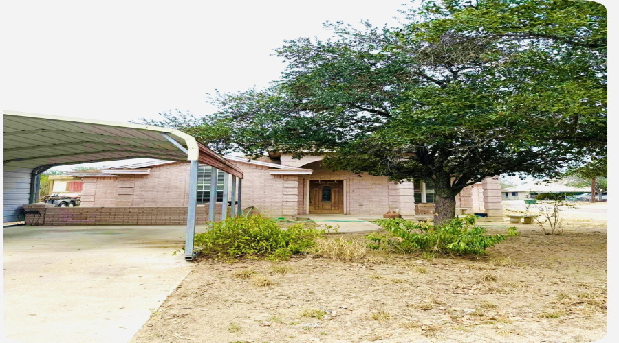 1902 Delmar St., ZAPATA, Texas 78073, 4 Bedrooms Bedrooms, 8 Rooms Rooms,2 BathroomsBathrooms,Residential,For Sale,1902 Delmar St.,20260323