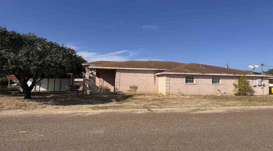 1902 Delmar St., ZAPATA, Texas 78073, 4 Bedrooms Bedrooms, 8 Rooms Rooms,2 BathroomsBathrooms,Residential,For Sale,1902 Delmar St.,20260323