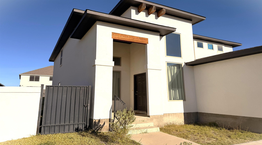 414 Placido Dr, Laredo, Texas 78045, 5 Bedrooms Bedrooms, 8 Rooms Rooms,2 BathroomsBathrooms,Residential,For Rent,414 Placido Dr,20260326