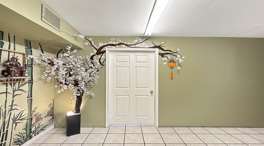 608 Gale St, Laredo, Texas 78041, 1 Room Rooms,2 BathroomsBathrooms,Commercial retail/office,For Rent,608 Gale St,20260338