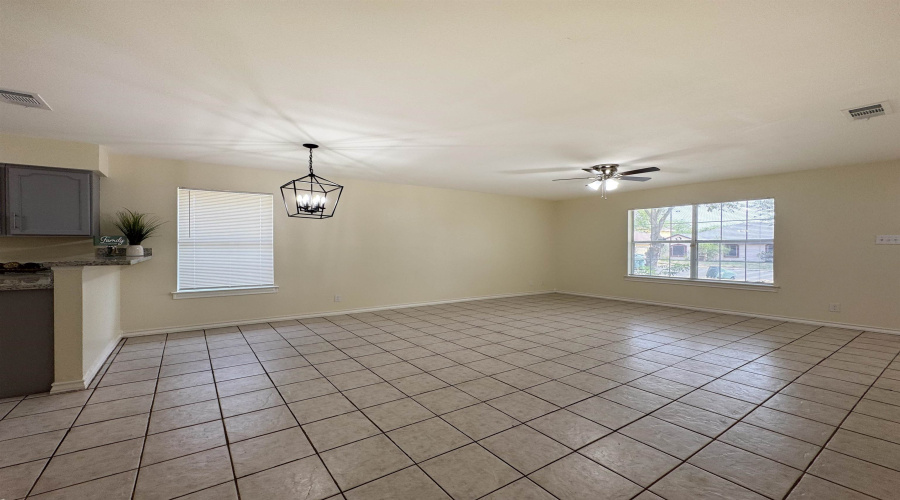 304 Anthony Ln, Laredo, Texas 78046, 3 Bedrooms Bedrooms, 5 Rooms Rooms,2 BathroomsBathrooms,Residential,For Sale,304 Anthony Ln,20252313