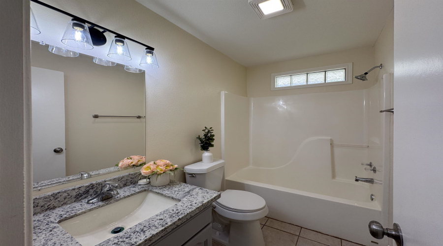 304 Anthony Ln, Laredo, Texas 78046, 3 Bedrooms Bedrooms, 5 Rooms Rooms,2 BathroomsBathrooms,Residential,For Sale,304 Anthony Ln,20252313