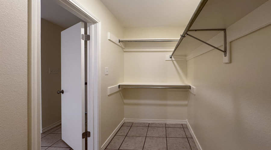 304 Anthony Ln, Laredo, Texas 78046, 3 Bedrooms Bedrooms, 5 Rooms Rooms,2 BathroomsBathrooms,Residential,For Sale,304 Anthony Ln,20252313