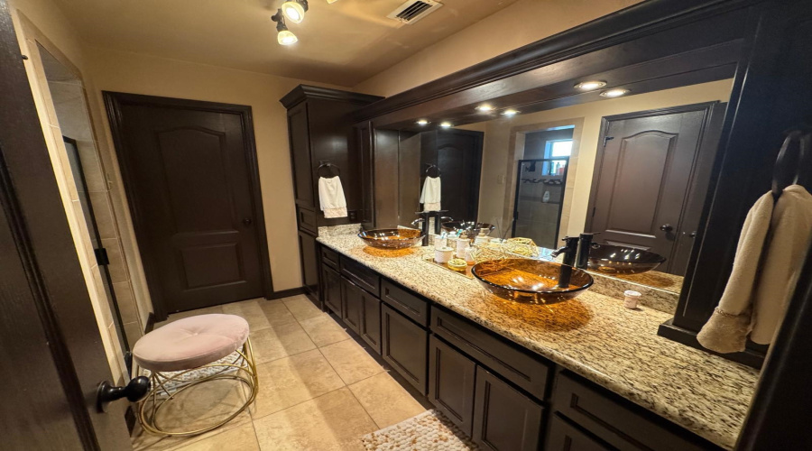 207 Desert Palm Dr., LAREDO, Texas 78045, 3 Bedrooms Bedrooms, 6 Rooms Rooms,2 BathroomsBathrooms,Residential,For Sale,207 Desert Palm Dr.,20260330