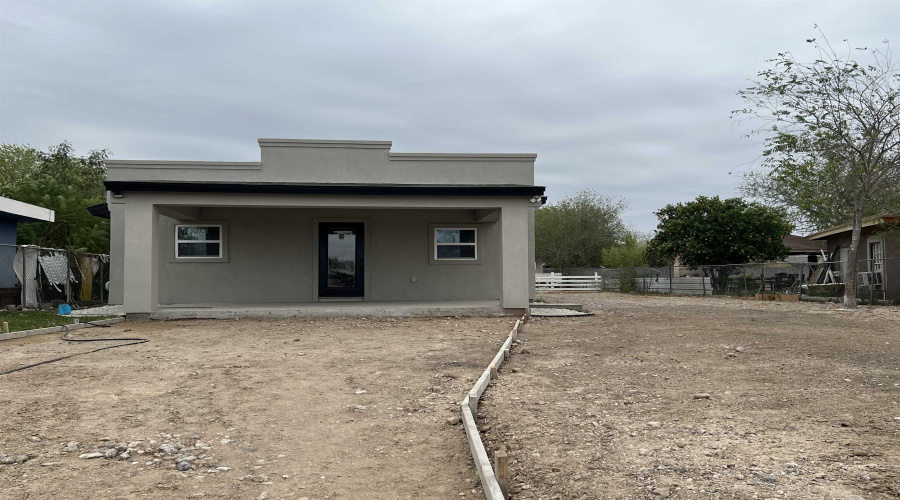404 Morales, El Cenizo, Texas 78046-0000, 3 Bedrooms Bedrooms, 5 Rooms Rooms,2 BathroomsBathrooms,Residential,For Sale,404 Morales,20260332