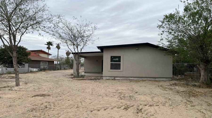 404 Morales, El Cenizo, Texas 78046-0000, 3 Bedrooms Bedrooms, 5 Rooms Rooms,2 BathroomsBathrooms,Residential,For Sale,404 Morales,20260332