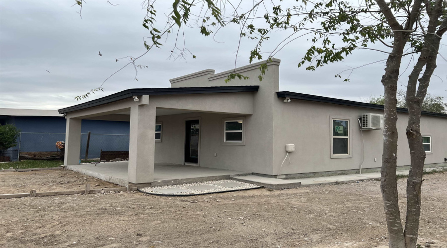 404 Morales, El Cenizo, Texas 78046-0000, 3 Bedrooms Bedrooms, 5 Rooms Rooms,2 BathroomsBathrooms,Residential,For Sale,404 Morales,20260332