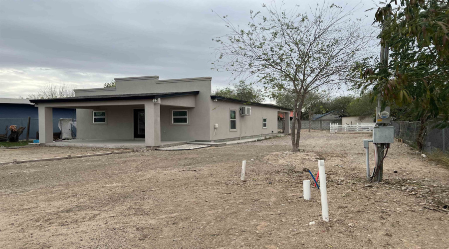 404 Morales, El Cenizo, Texas 78046-0000, 3 Bedrooms Bedrooms, 5 Rooms Rooms,2 BathroomsBathrooms,Residential,For Sale,404 Morales,20260332