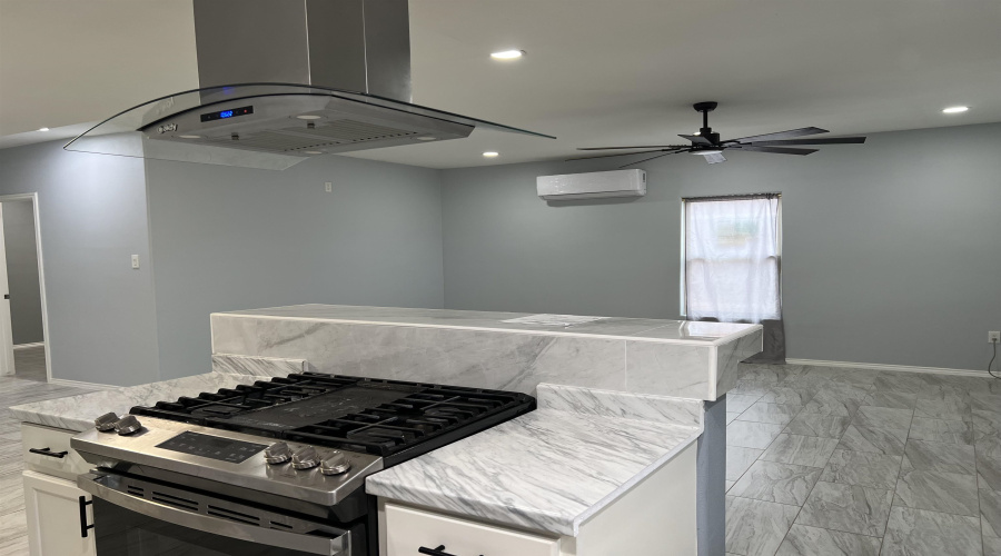 404 Morales, El Cenizo, Texas 78046-0000, 3 Bedrooms Bedrooms, 5 Rooms Rooms,2 BathroomsBathrooms,Residential,For Sale,404 Morales,20260332