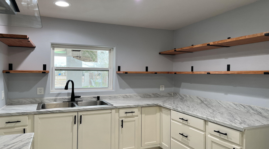 404 Morales, El Cenizo, Texas 78046-0000, 3 Bedrooms Bedrooms, 5 Rooms Rooms,2 BathroomsBathrooms,Residential,For Sale,404 Morales,20260332