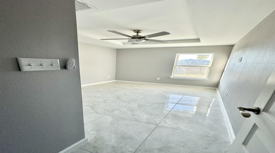 17204 Running Doe St, Laredo, Texas 78045-0000, 4 Bedrooms Bedrooms, 6 Rooms Rooms,2 BathroomsBathrooms,Residential,For Sale,17204 Running Doe St,20260337