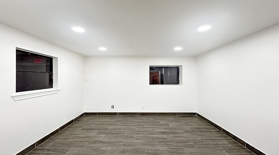 608 Gale St, Laredo, Texas 78041, 1 Room Rooms,2 BathroomsBathrooms,Commercial retail/office,For Rent,608 Gale St,20260339