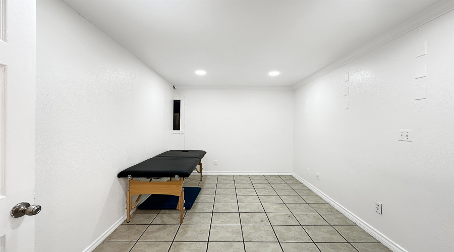 608 Gale St, Laredo, Texas 78041, 1 Room Rooms,2 BathroomsBathrooms,Commercial retail/office,For Rent,608 Gale St,20260340