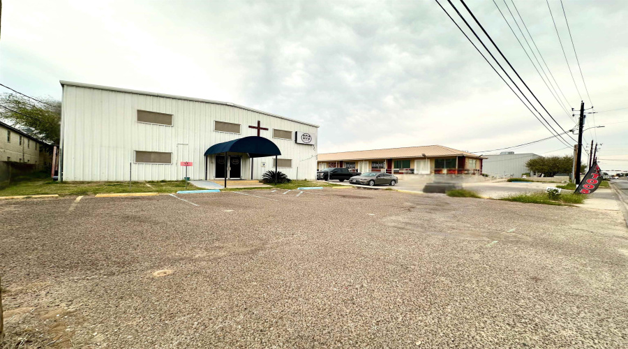 608 Gale St, Laredo, Texas 78041, 1 Room Rooms,2 BathroomsBathrooms,Commercial retail/office,For Rent,608 Gale St,20260340