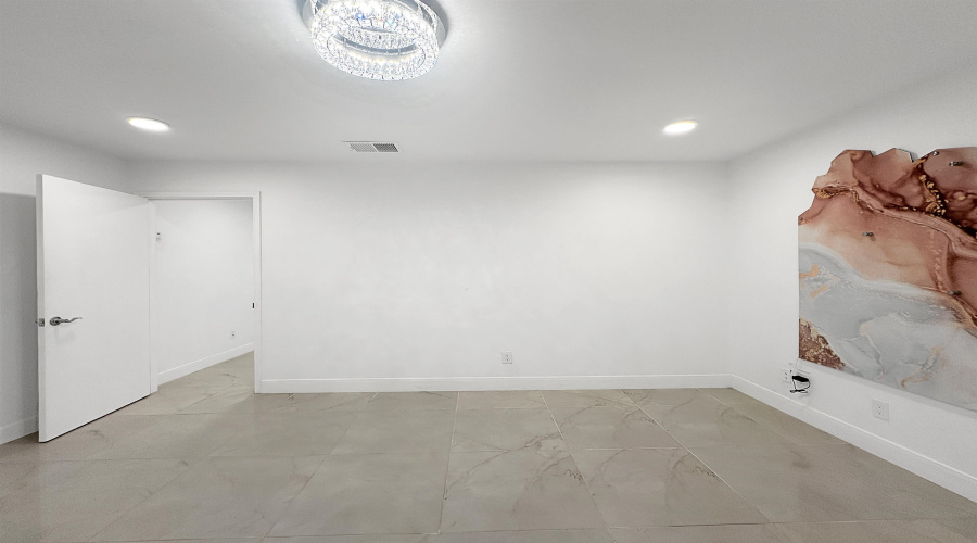 608 Gale St, Laredo, Texas 78041, 1 Room Rooms,2 BathroomsBathrooms,Commercial retail/office,For Rent,608 Gale St,20260341