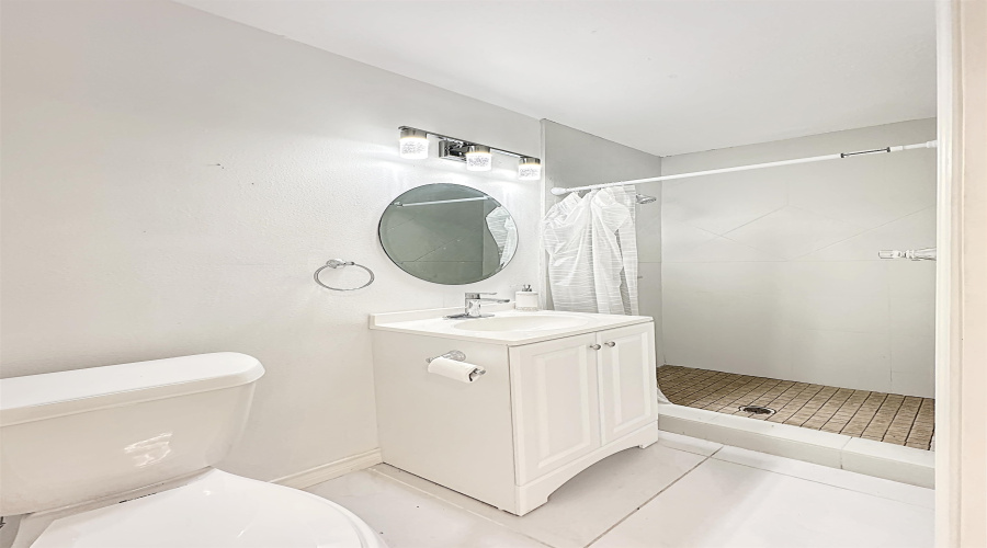 608 Gale St, Laredo, Texas 78041, 1 Room Rooms,2 BathroomsBathrooms,Commercial retail/office,For Rent,608 Gale St,20260341