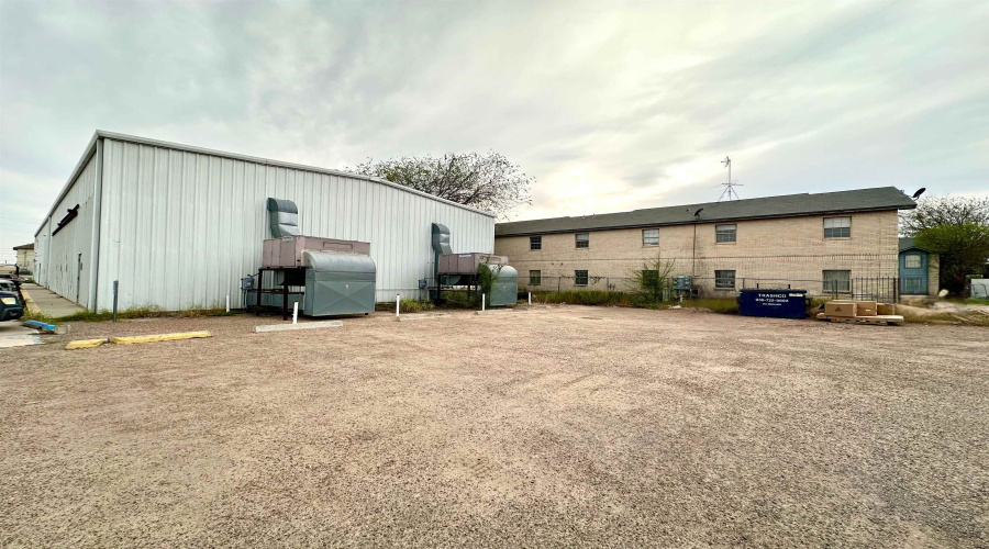 608 Gale St, Laredo, Texas 78041, 1 Room Rooms,2 BathroomsBathrooms,Commercial retail/office,For Rent,608 Gale St,20260341