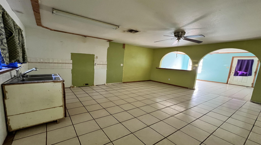 916 Falcon Ave., Zapata, Texas 78076, 4 Bedrooms Bedrooms, 6 Rooms Rooms,2 BathroomsBathrooms,Residential,For Sale,916 Falcon Ave.,20251935