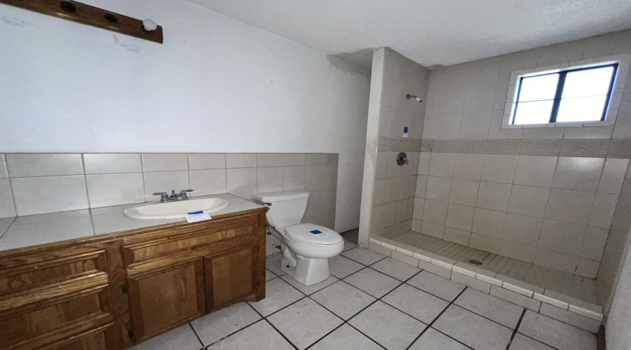 916 Falcon Ave., Zapata, Texas 78076, 4 Bedrooms Bedrooms, 6 Rooms Rooms,2 BathroomsBathrooms,Residential,For Sale,916 Falcon Ave.,20251935