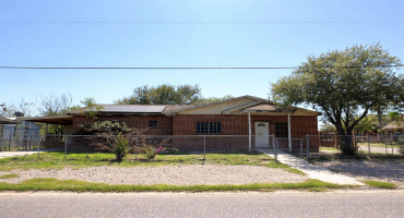916 Falcon Ave., Zapata, Texas 78076, 4 Bedrooms Bedrooms, 6 Rooms Rooms,2 BathroomsBathrooms,Residential,For Sale,916 Falcon Ave.,20251935