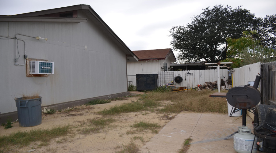 1220 N Diaz Ave, LAREDO, Texas 78043, 1 Bedroom Bedrooms, 3 Rooms Rooms,1 BathroomBathrooms,Residential,For Sale,1220 N Diaz Ave,20260342