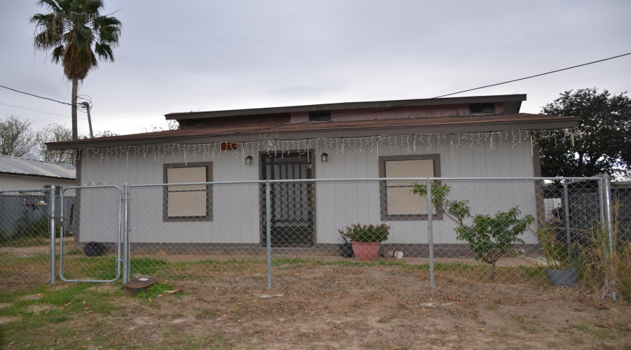 1220 N Diaz Ave, LAREDO, Texas 78043, 1 Bedroom Bedrooms, 3 Rooms Rooms,1 BathroomBathrooms,Residential,For Sale,1220 N Diaz Ave,20260342